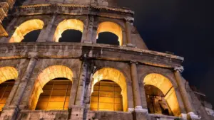 Una notte al Colosseo 2026, le visite serali all'arena e ai sotterranei