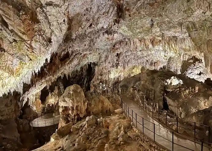 Grotte di Postumia uno dei posti da vedere vicino al confine con la Slovenia