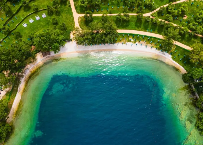 Baia delle Sirene, Garda