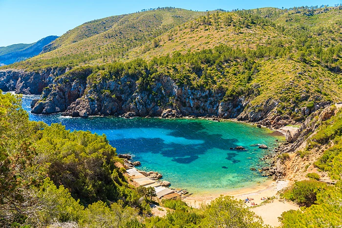 Quali sono le spiagge più tranquille e meno turistiche di Ibiza? Tra questre, Cala d'en Serra