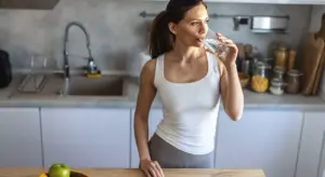 Come idratarsi in estate. Quanta acqua bere e i consigli per combattere il caldo