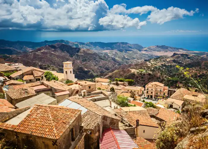 Bova con il mare sullo sfondo, provincia di Reggio Calabria