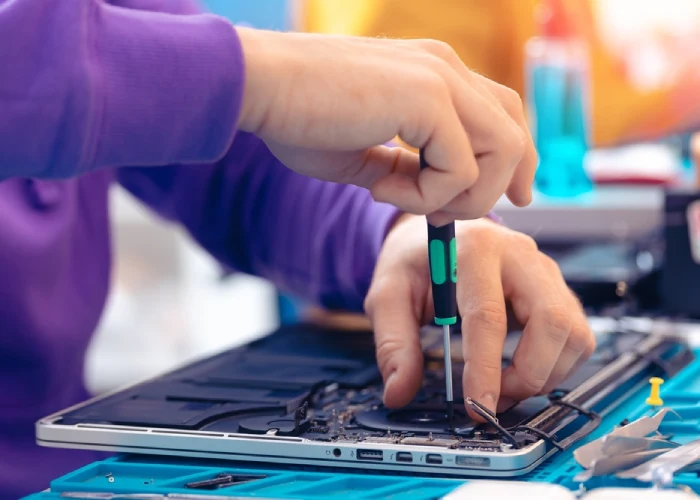Riparazione di un computer portatile - diritto alla riparazione