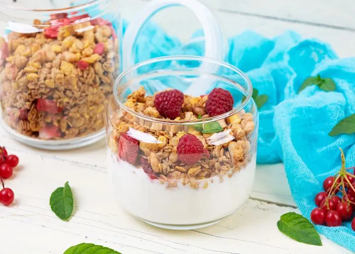 Menu Ferragosto in casa - Yogurt, frutti di bosco e granola