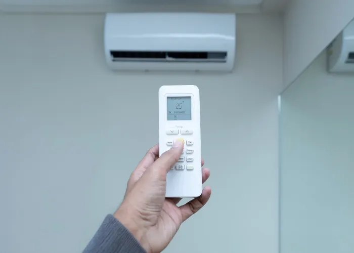 telecomando aziona un condizionatore