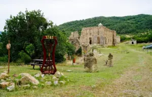 Campomaggiore Vecchio, paese dell'utopia in Basilicata