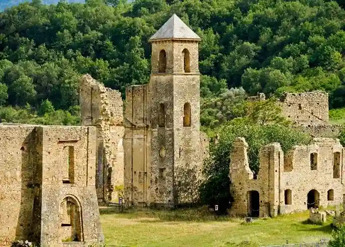 Vecchio Campomaggiore, villaggio fantasma abbandonato