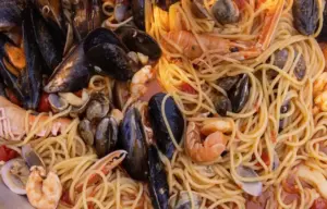 Spaghetti allo scoglio: 5 varianti estive facili da preparare