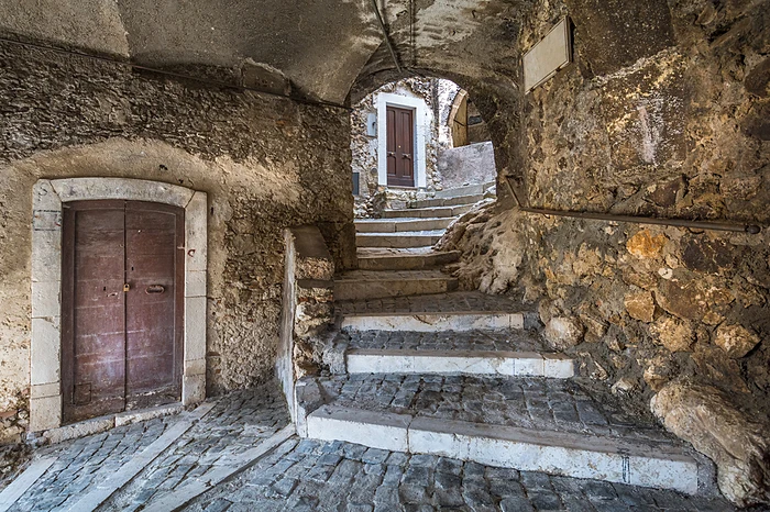 castel del monte abruzzo - tunnel o sporti