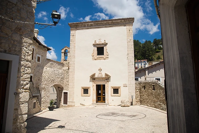 chiesa di san rocco castel del monte abruzzo