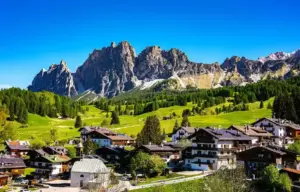 Cortina nuove regole estate 2026: divieti e cosa si rischia
