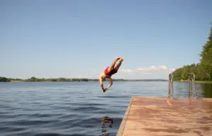 Perché è pericoloso fare il bagno al lago: cosa non si deve fare
