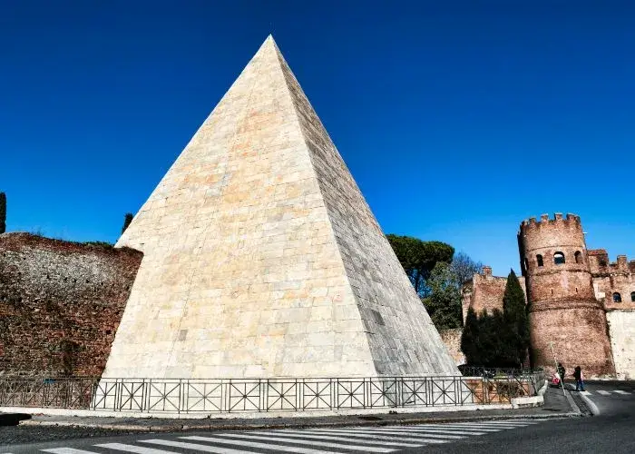 La Piramide di Roma