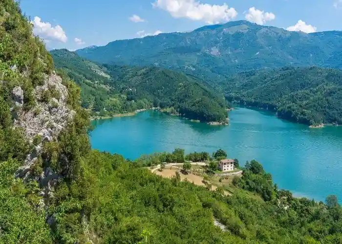 borghi sommersi in Italia - Lago del Salto in provincia di Rieti