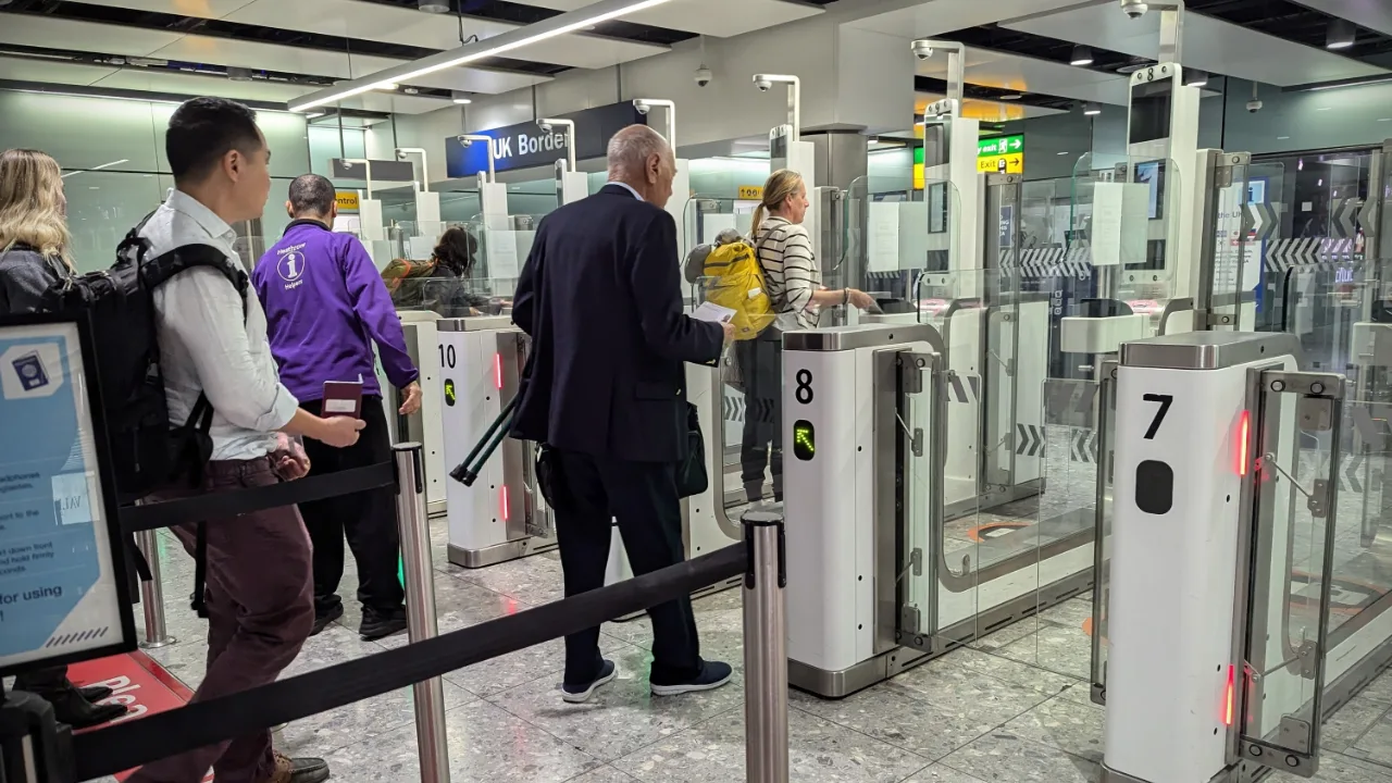 Controlli EES in aeroporto, varchi biometrici di frontiera