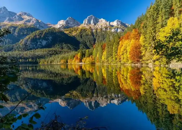 Lago di Tovel in autunno