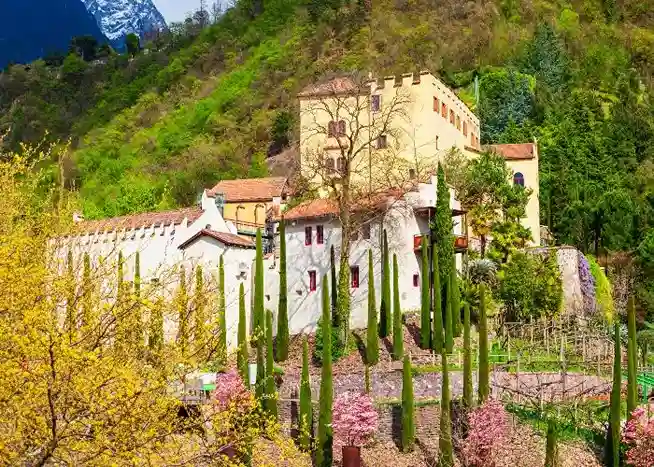 Il Castel Trauttmansdorff a Merano durante l'autunno