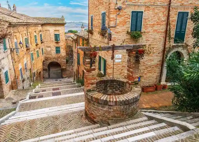 Il magnifico borgo di Corinaldo nelle Marche
