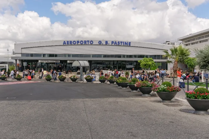 Facciata dell'aeroporto di Roma Ciampino