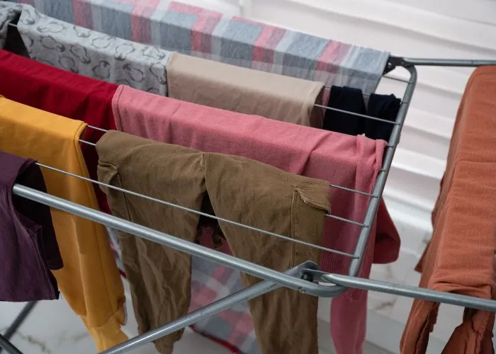 Sono diversi gli errori da non commettere quando si stendono i panni in casa