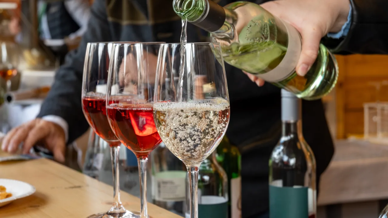 Douja d'Or Asti 2026: degustazione di vino in piazza nel centro storico