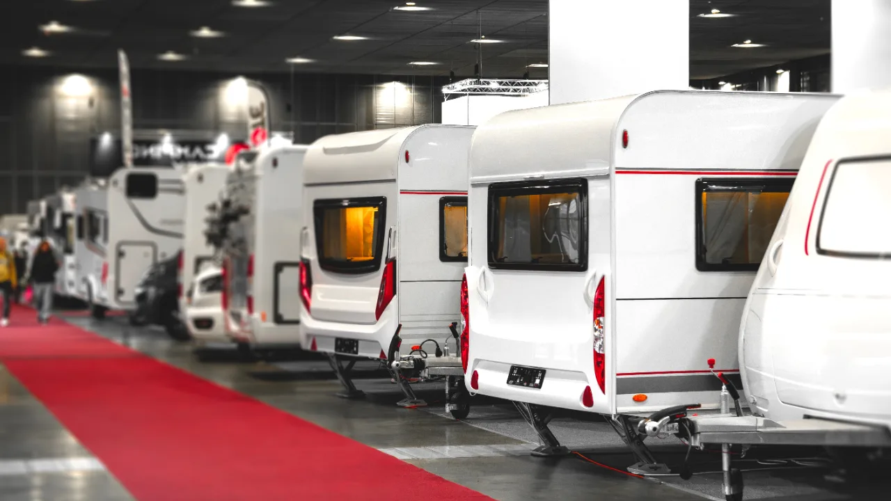 Camper e caravan esposti al Salone del Camper 2026 a Fiere di Parma