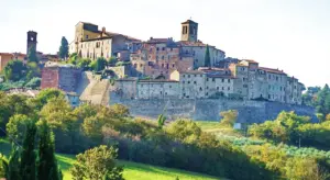 Alla scoperta di Anghiari: il borgo toscano tra storia, mito e buona vita