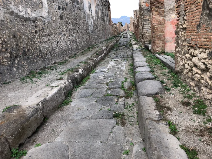 Strada vuota negli scavi di Pompei, fra le mete italiane in bassa stagione