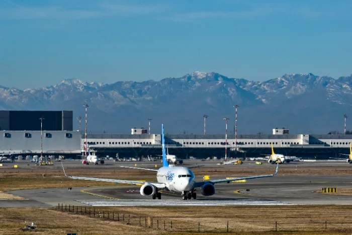 Aereo in avvicinamento a Milano Malpensa, scalo delle rotte annunciate dopo l'inverno