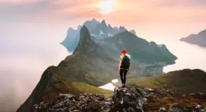 Il fenomeno del solo-travelling: perché sempre più italiani scelgono di viaggiare da soli