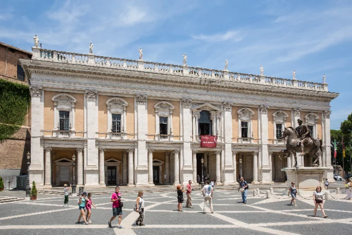 Ingresso dei Musei Capitolini a Roma, dove vale lo sconto della MIC Card