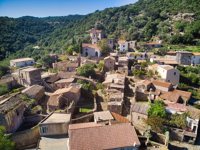 Le case di granito di Lollove, frazione di Nuoro