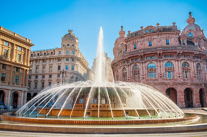 Fontana in Piazza De Ferrari, la piazza principale di Genova.
