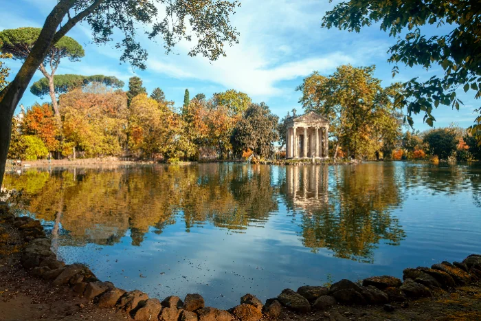 Parco di una villa storica a Roma in autunno