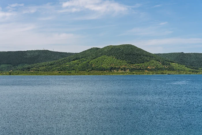Il lago di Vico visto dalle colline dei Monti Cimini