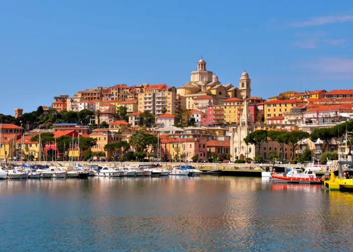 Vista dal mare di Sanremo, sede del Premio Tenco 2026