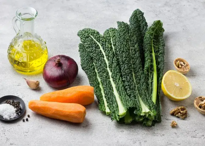 Cavolo nero e altri ingredienti per le ricette
