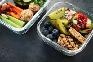 Snack sani da portare a lavoro, il quarto pasto in sette idee
