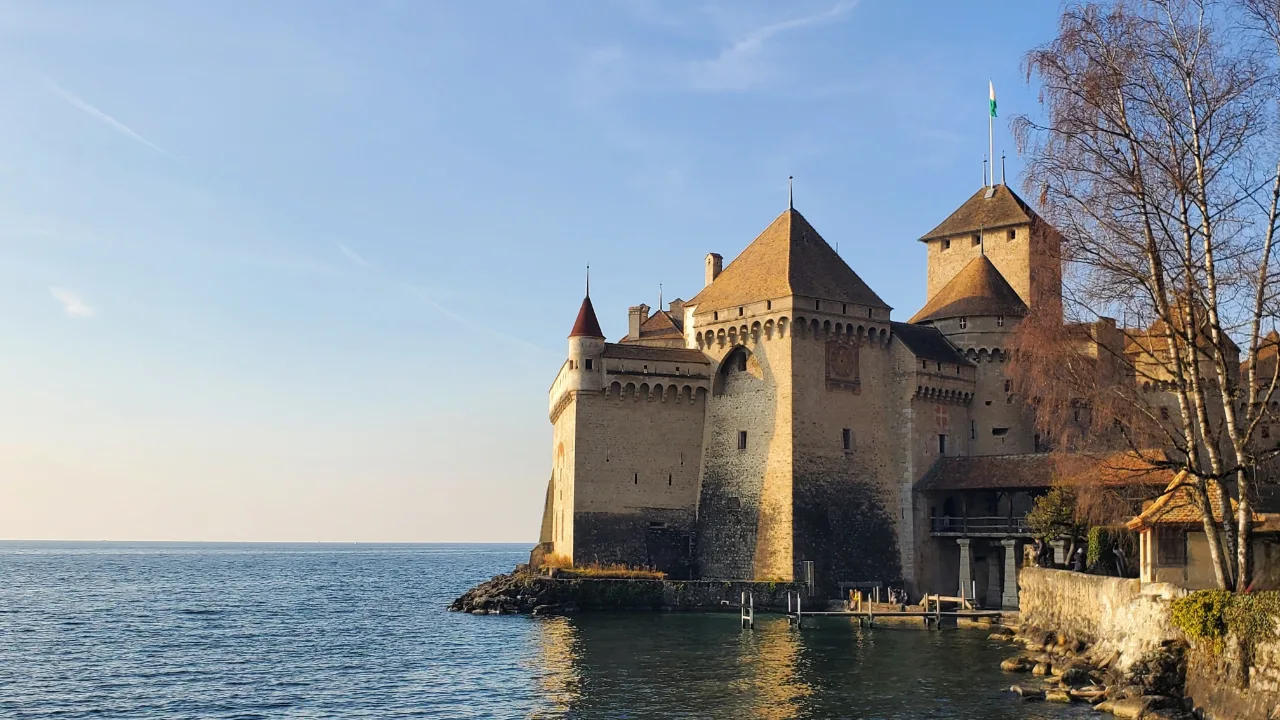 Il castello di Chillon sulle rive del lago Lemano