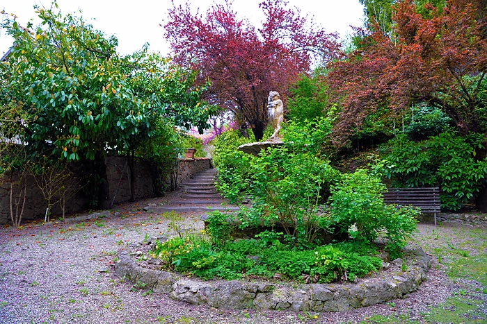 Millesimo - fontana del giardino del Museo del Castello