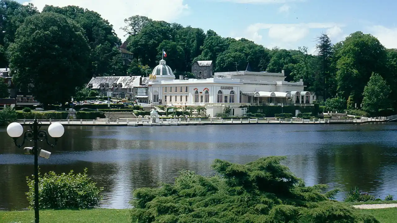 Bagnoles-de-l'Orne, Francia - citt&agrave; termali