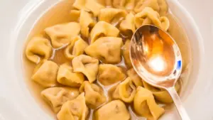 Ricetta brodo tortellini: quella ufficiale depositata a Bologna