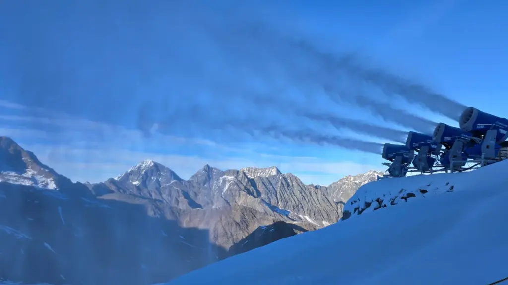 Il ghiacciaio dello Stubai, in Tirolo: la Valle dello Stubai in Austria vista dall'alto