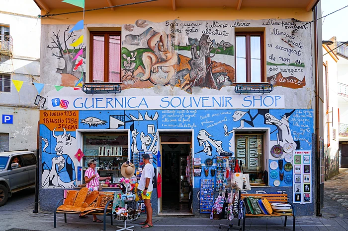 orgosolo borgo della sardegna dei murales
